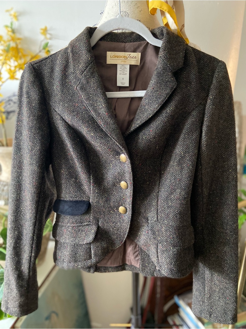 LONDONJEAN vintage Women's Brown Herringbone Tweed Blazer with Gold Buttons